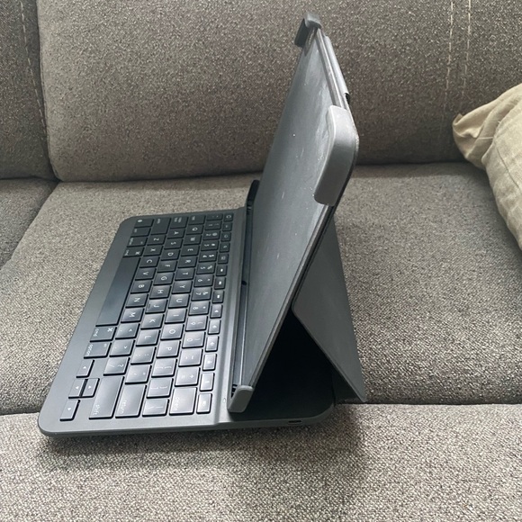 Logitech Slim Folio Pro for Ipad Pro 11” - Picture 5 of 5